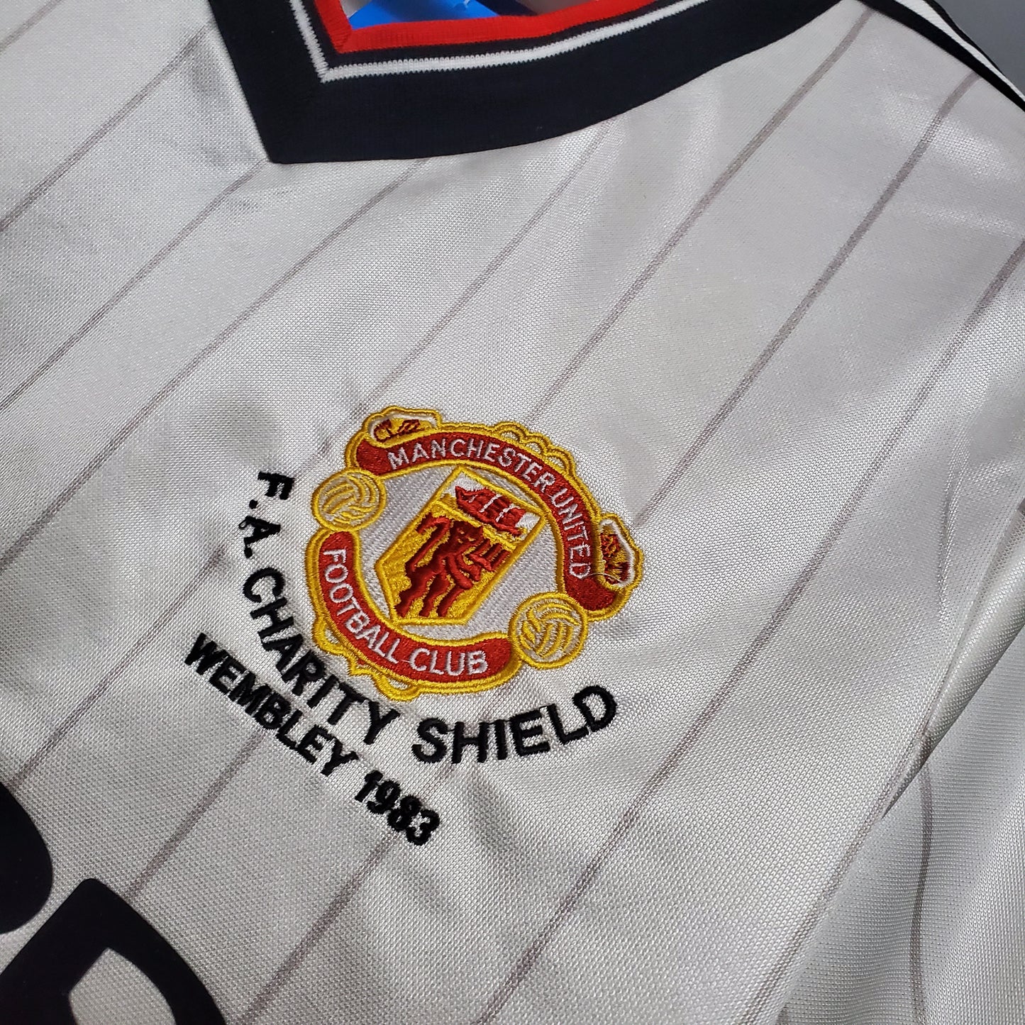 Retro Manchester United 1983 away