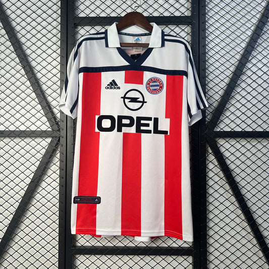 Retro 00/02 Bayern Munich away