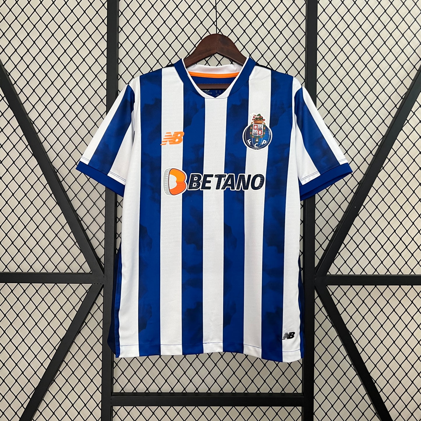 24/25 Porto home