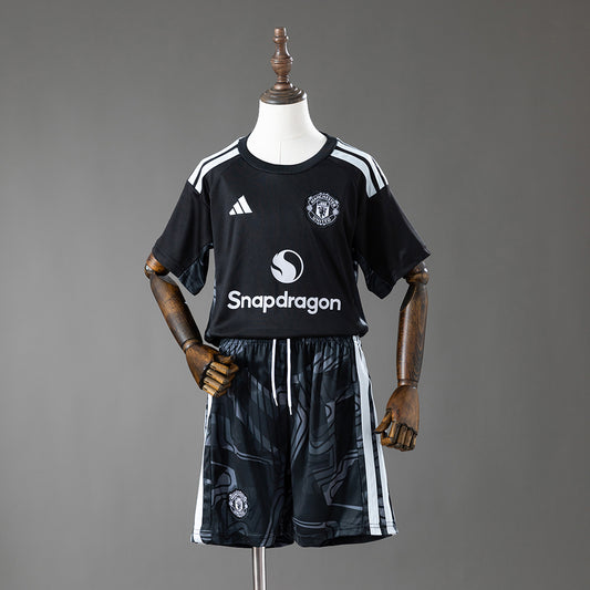 M-U 26/27 Goalkeeper Kids Kit