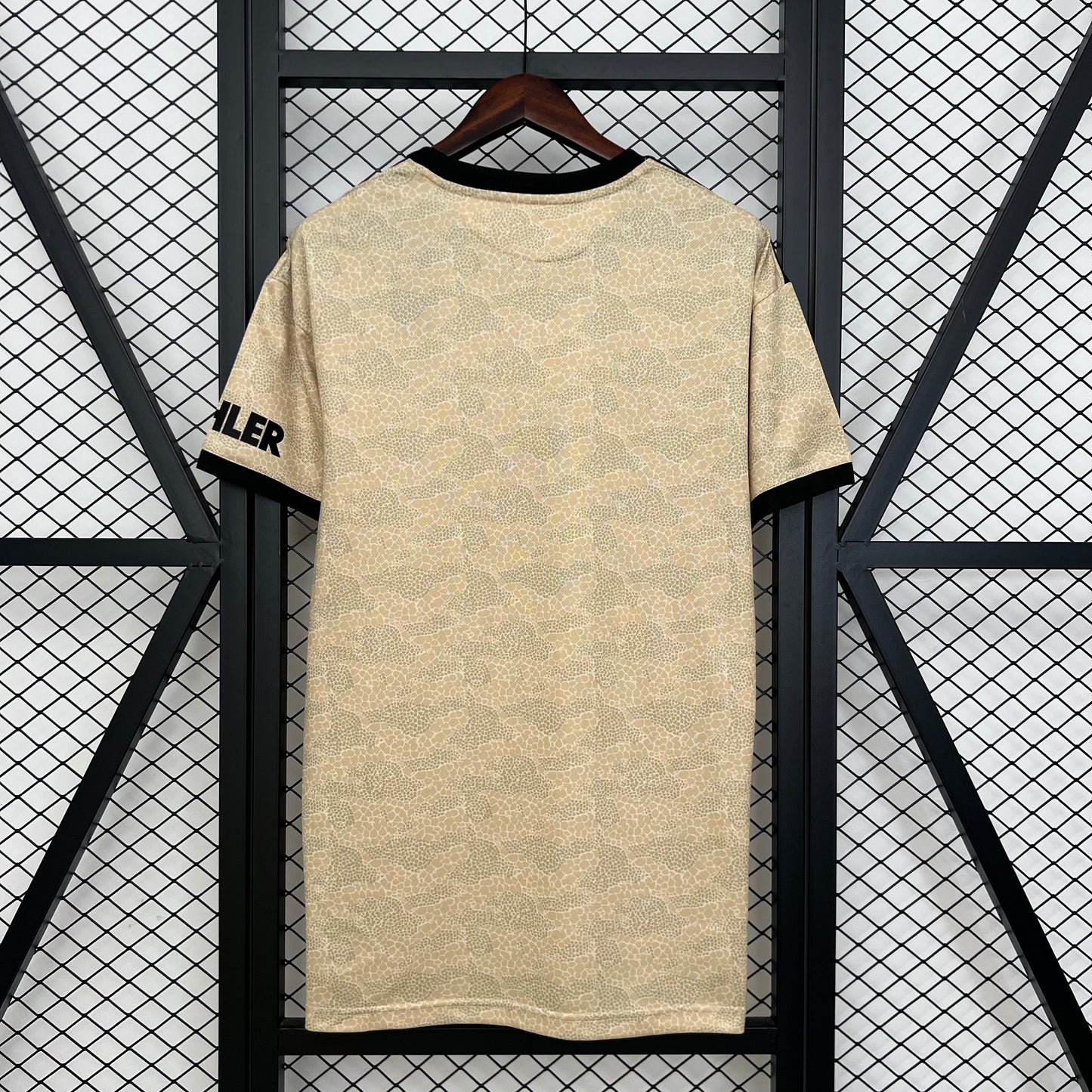 Retro Manchester United 19/20 Away
