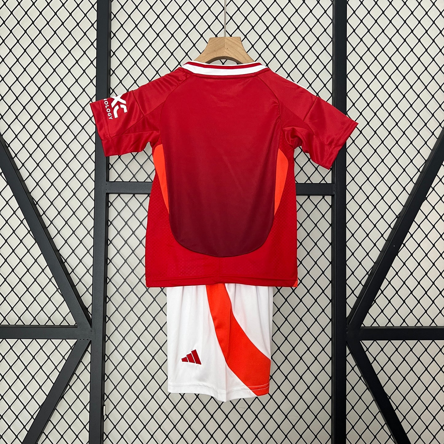 24/25 kids Manchester United home