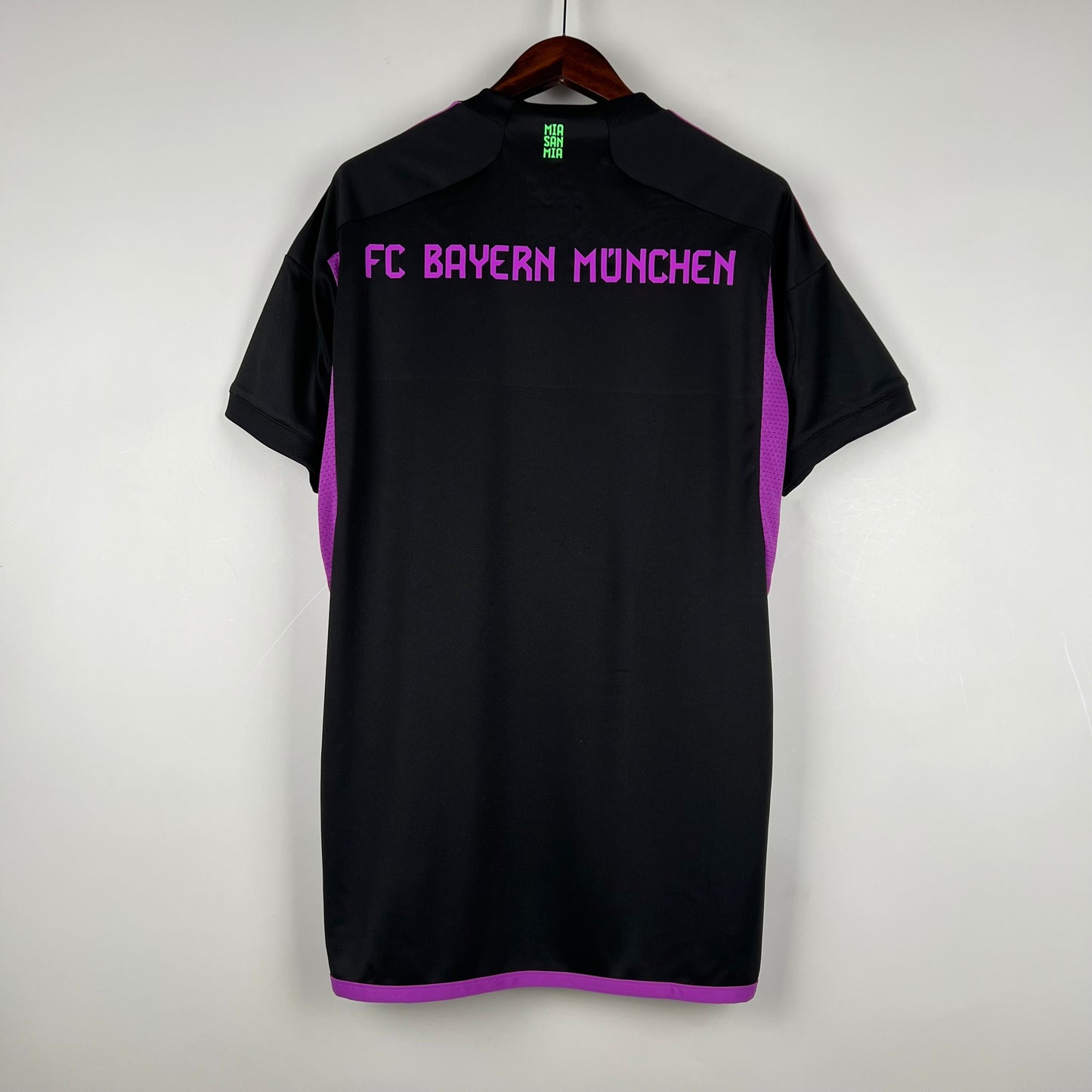 23/24 Bayern Munich Away
