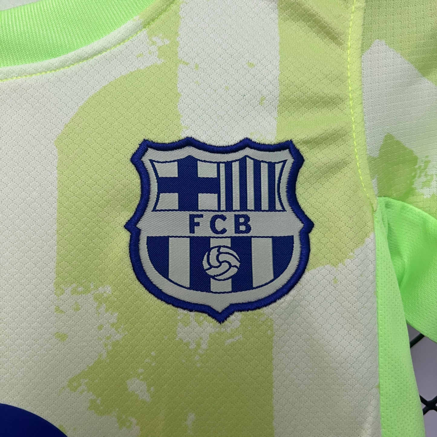 24/25 kids FCB third away